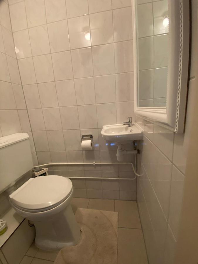 Jutrijp Huis Bij Het Water Met Sloepje מראה חיצוני תמונה