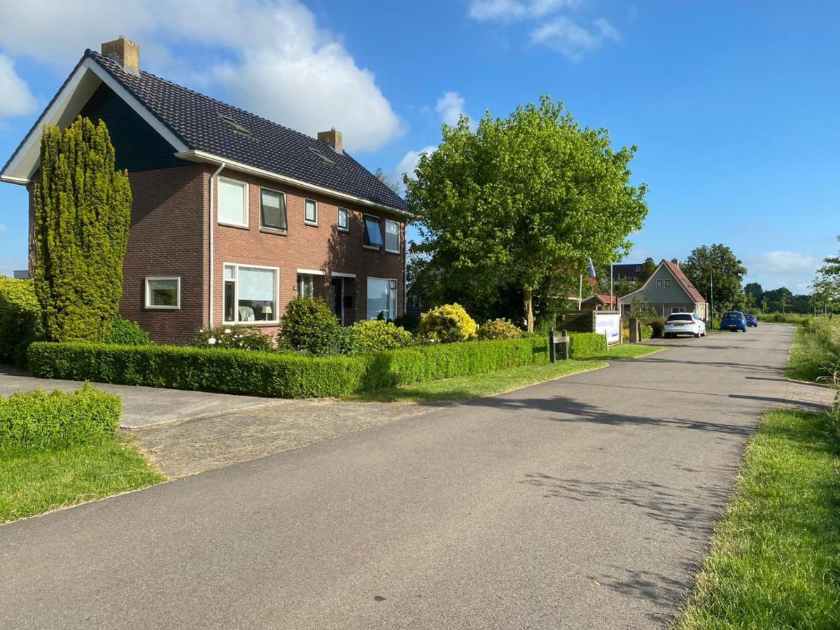 Jutrijp Huis Bij Het Water Met Sloepje מראה חיצוני תמונה