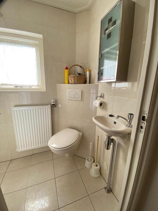 Jutrijp Huis Bij Het Water Met Sloepje מראה חיצוני תמונה
