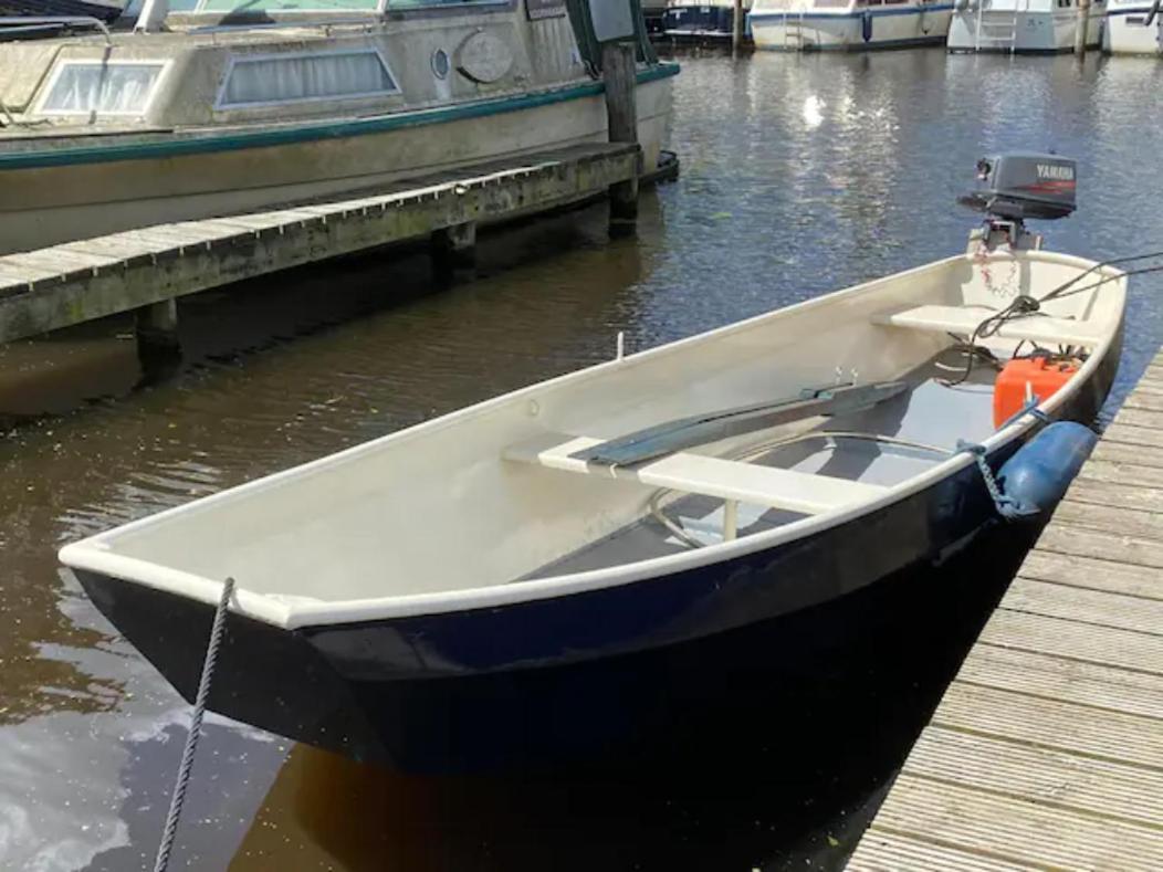 Jutrijp Huis Bij Het Water Met Sloepje מראה חיצוני תמונה