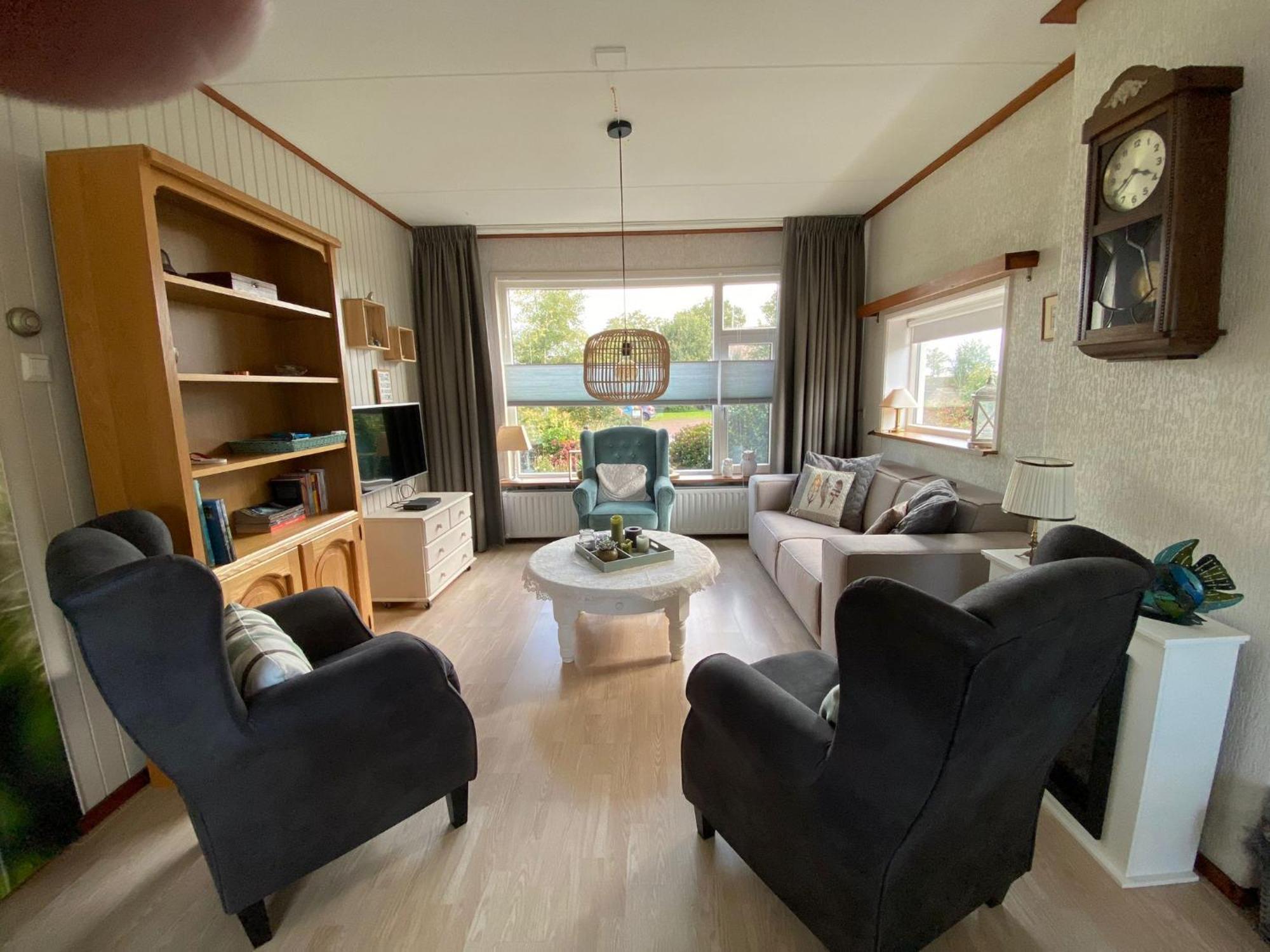 Jutrijp Huis Bij Het Water Met Sloepje מראה חיצוני תמונה