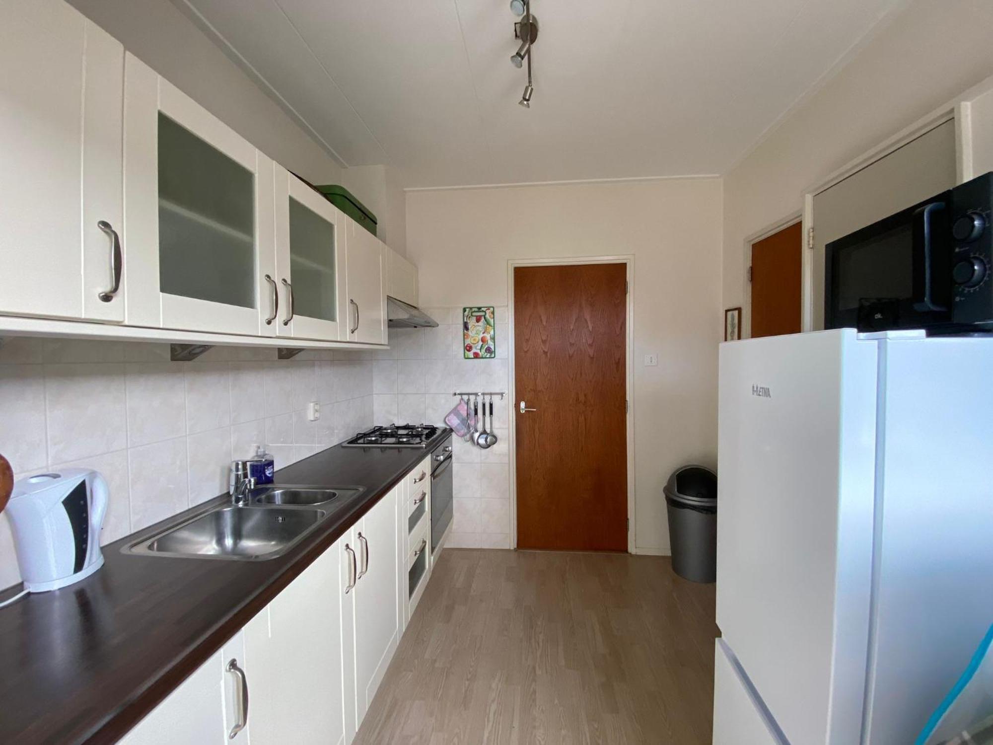 Jutrijp Huis Bij Het Water Met Sloepje מראה חיצוני תמונה