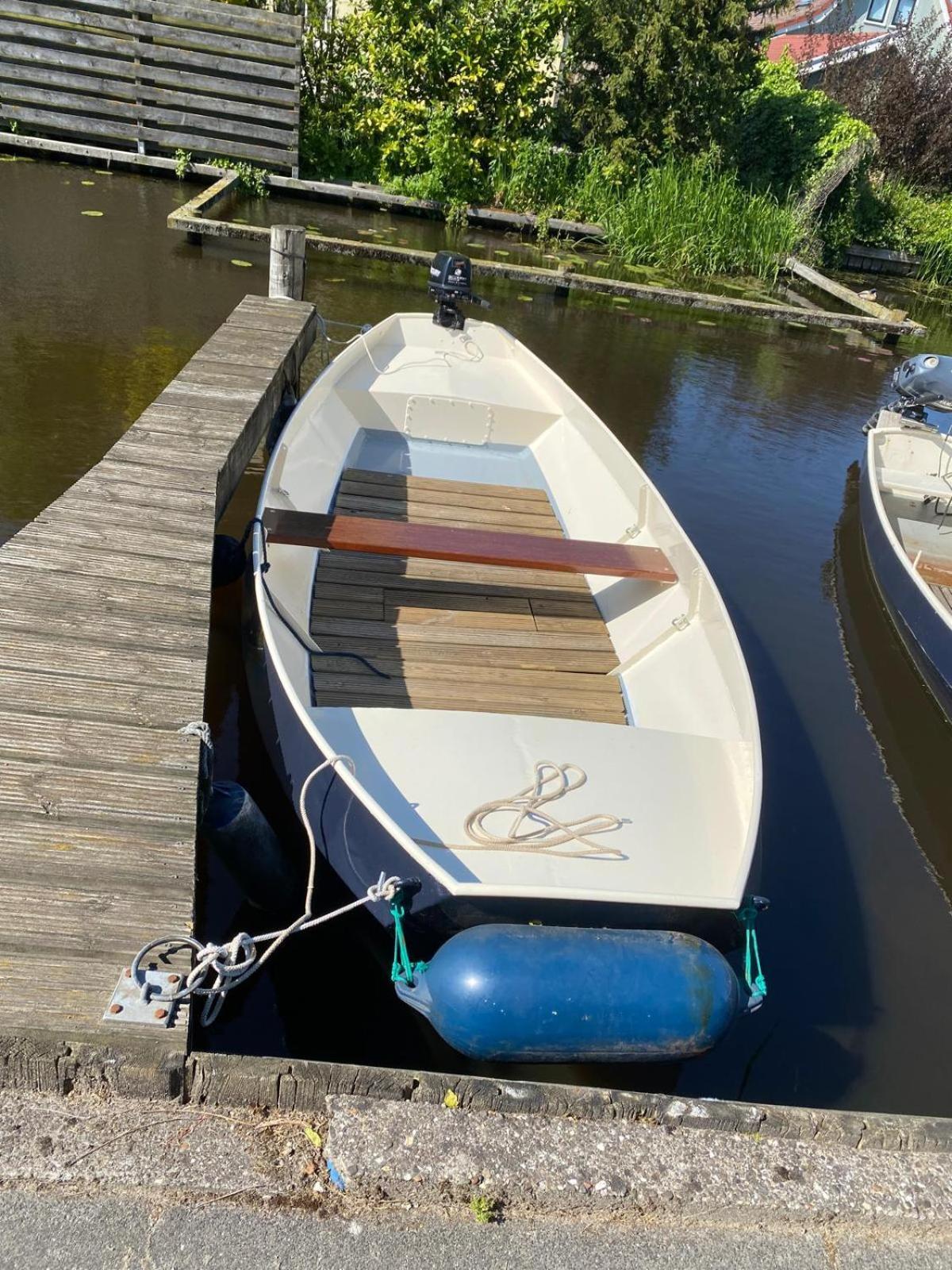 Jutrijp Huis Bij Het Water Met Sloepje מראה חיצוני תמונה