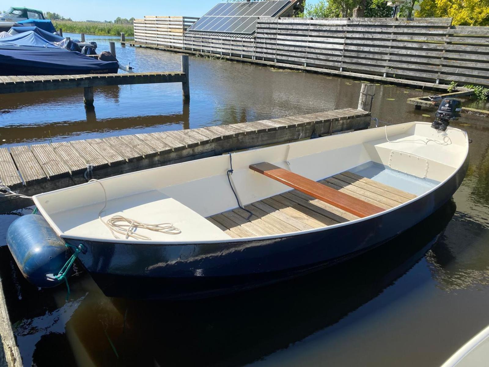 Jutrijp Huis Bij Het Water Met Sloepje מראה חיצוני תמונה