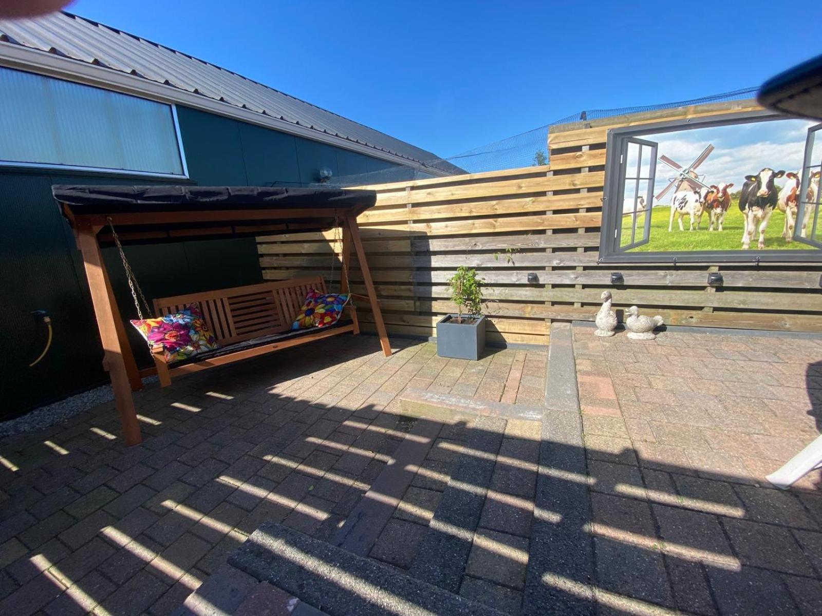 Jutrijp Huis Bij Het Water Met Sloepje מראה חיצוני תמונה